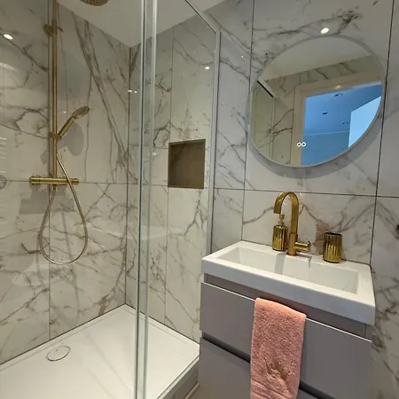 Villa B&B Bovenkarspel 住宿加早餐酒店