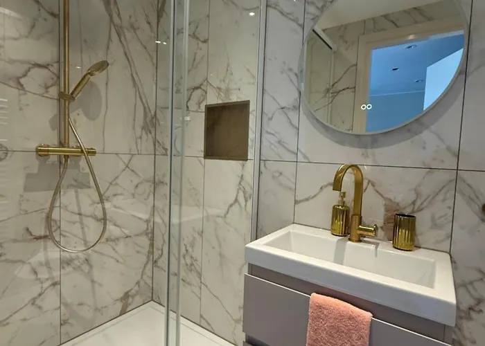 Villa B&B Bovenkarspel 住宿加早餐酒店